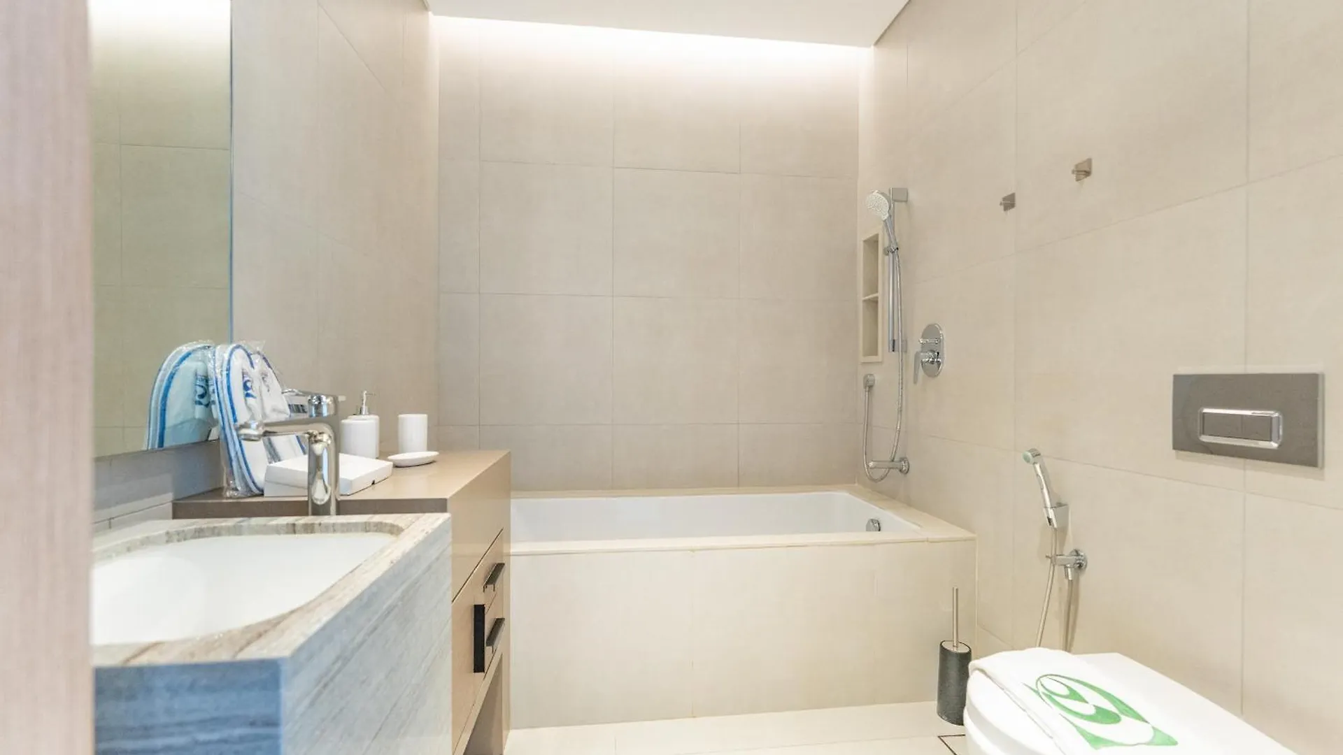 Premium 2 Bedroom Apartment With Sea View Dubai
